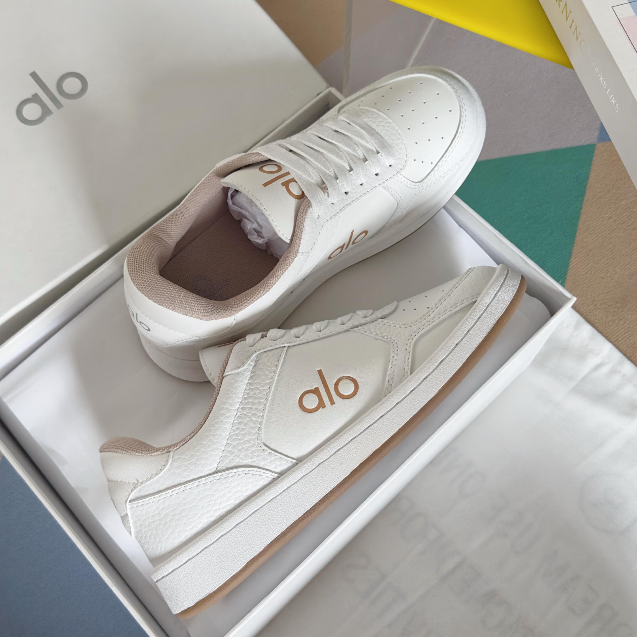 Кроссовки Alo Yoga 