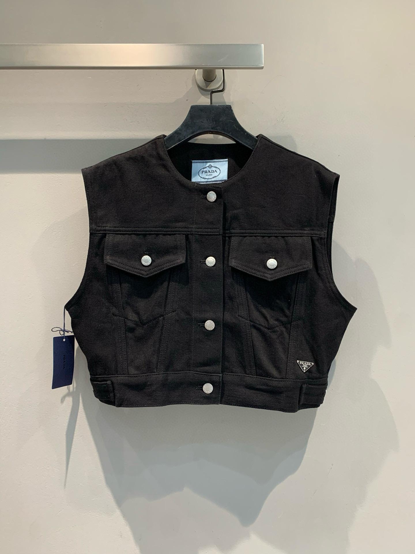 Жилетка Prada