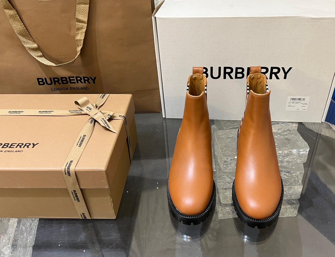 Кожаные сапоги Burberry 