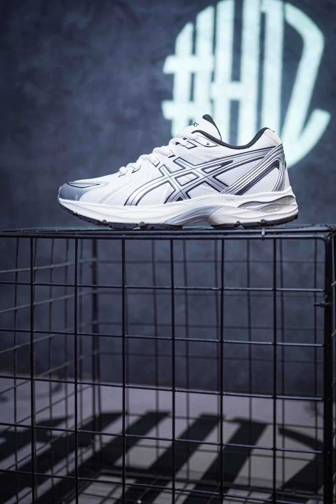 Кроссовки Asics