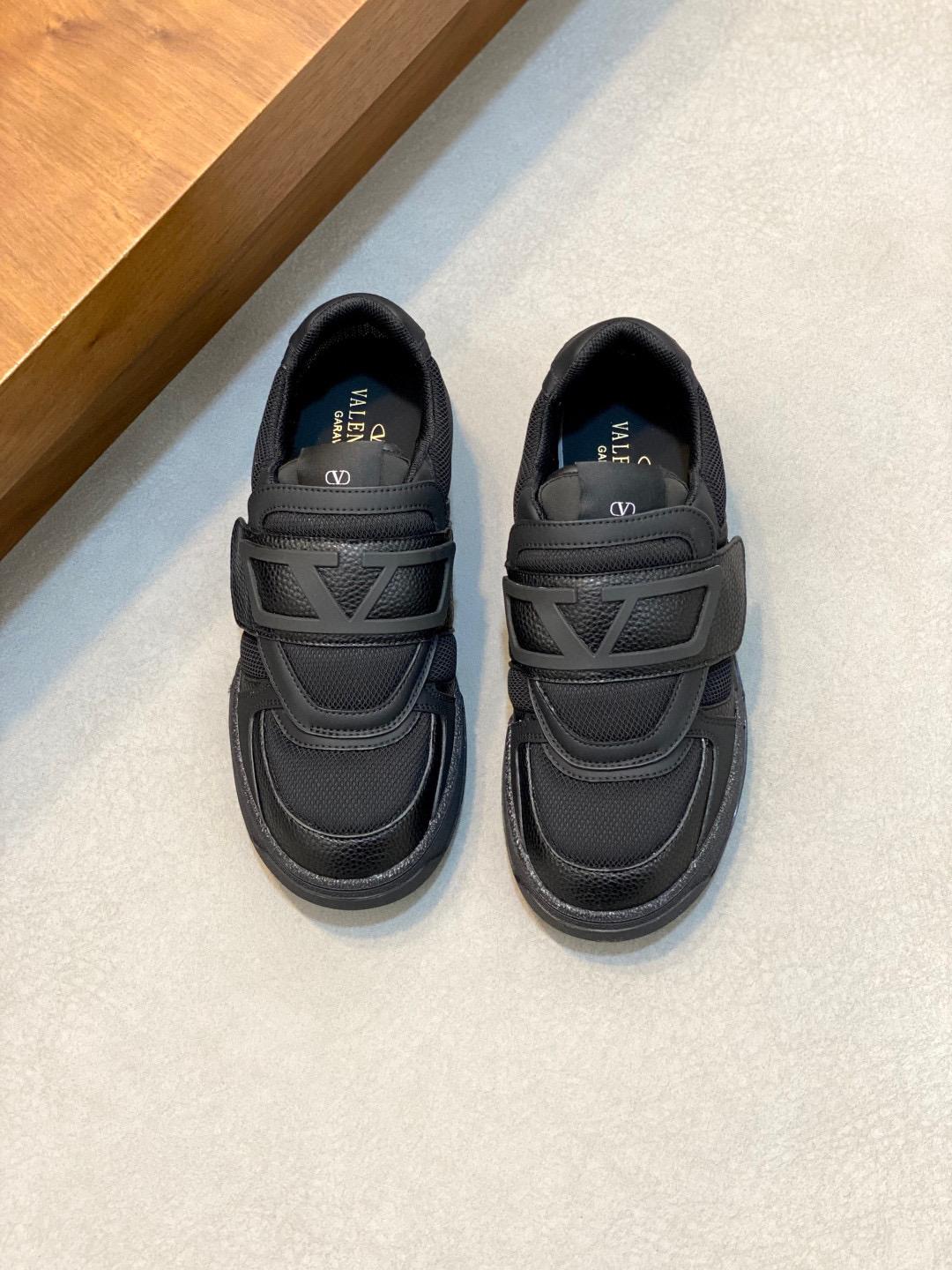 Кроссовки Valentino 