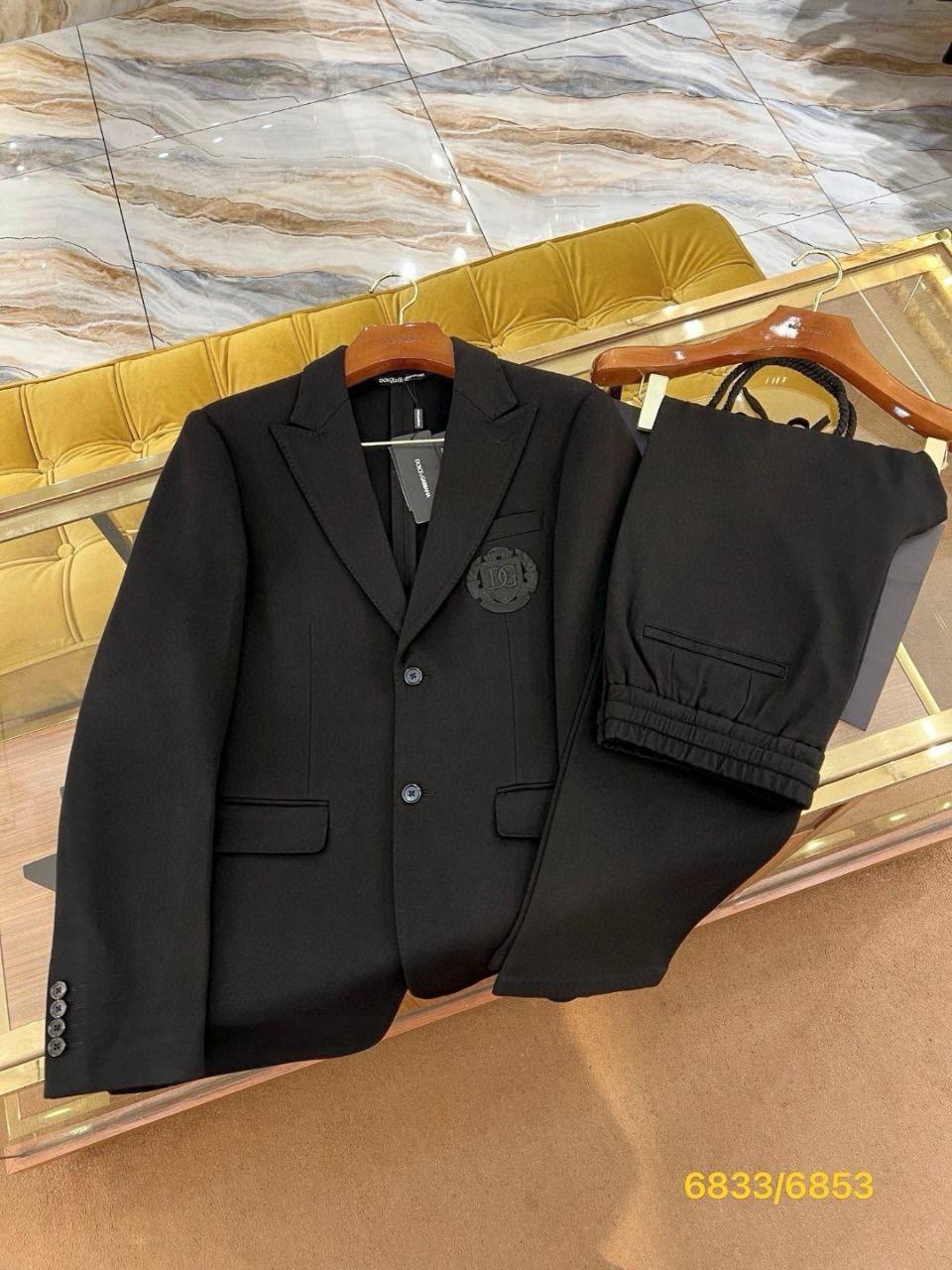 Классический костюм Dolce Gabbana  