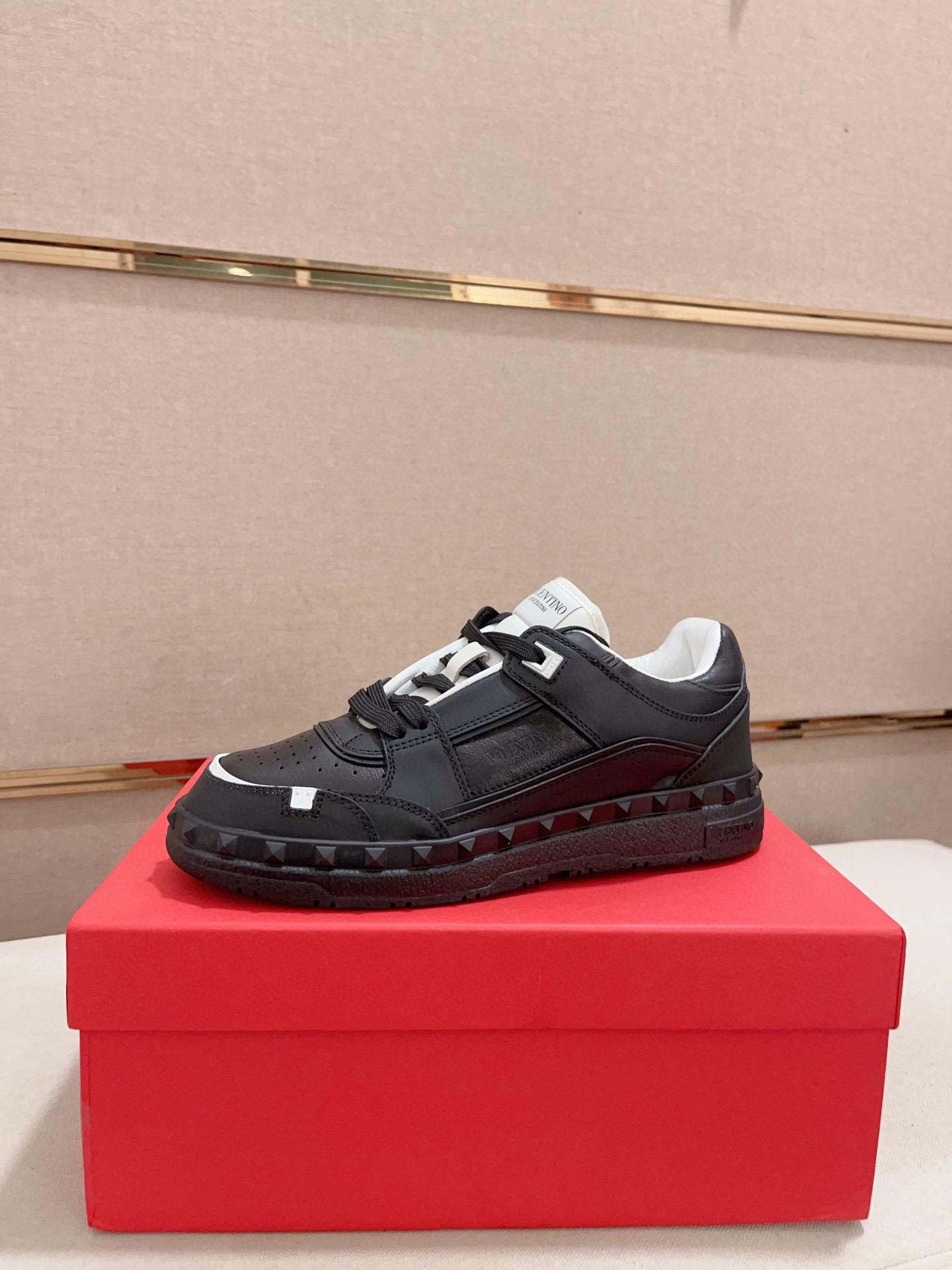 Кроссовки Valentino 