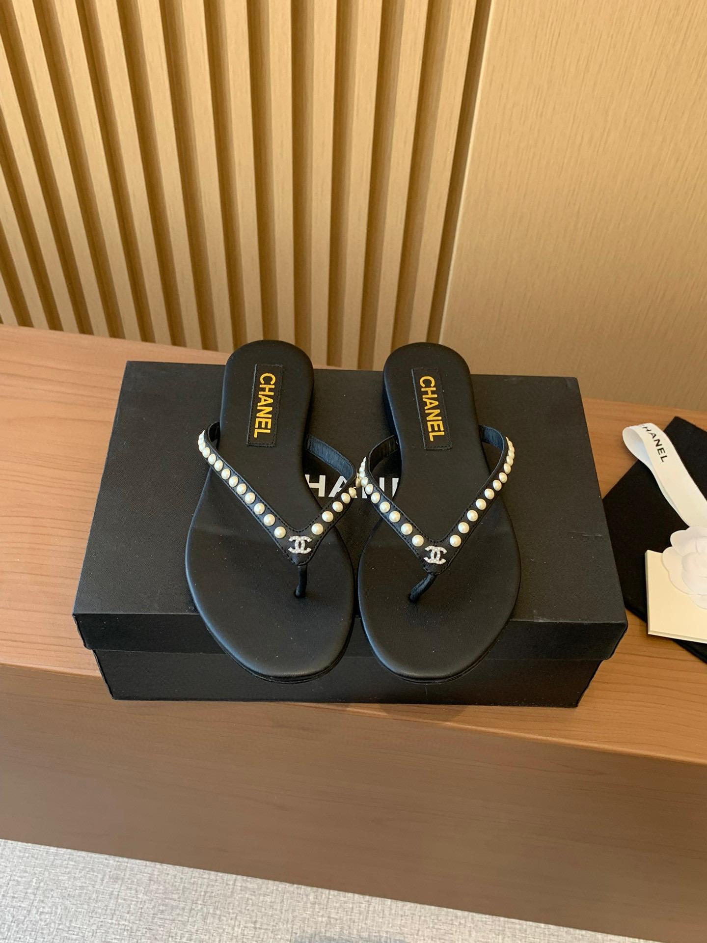 Шлёпанцы Chanel