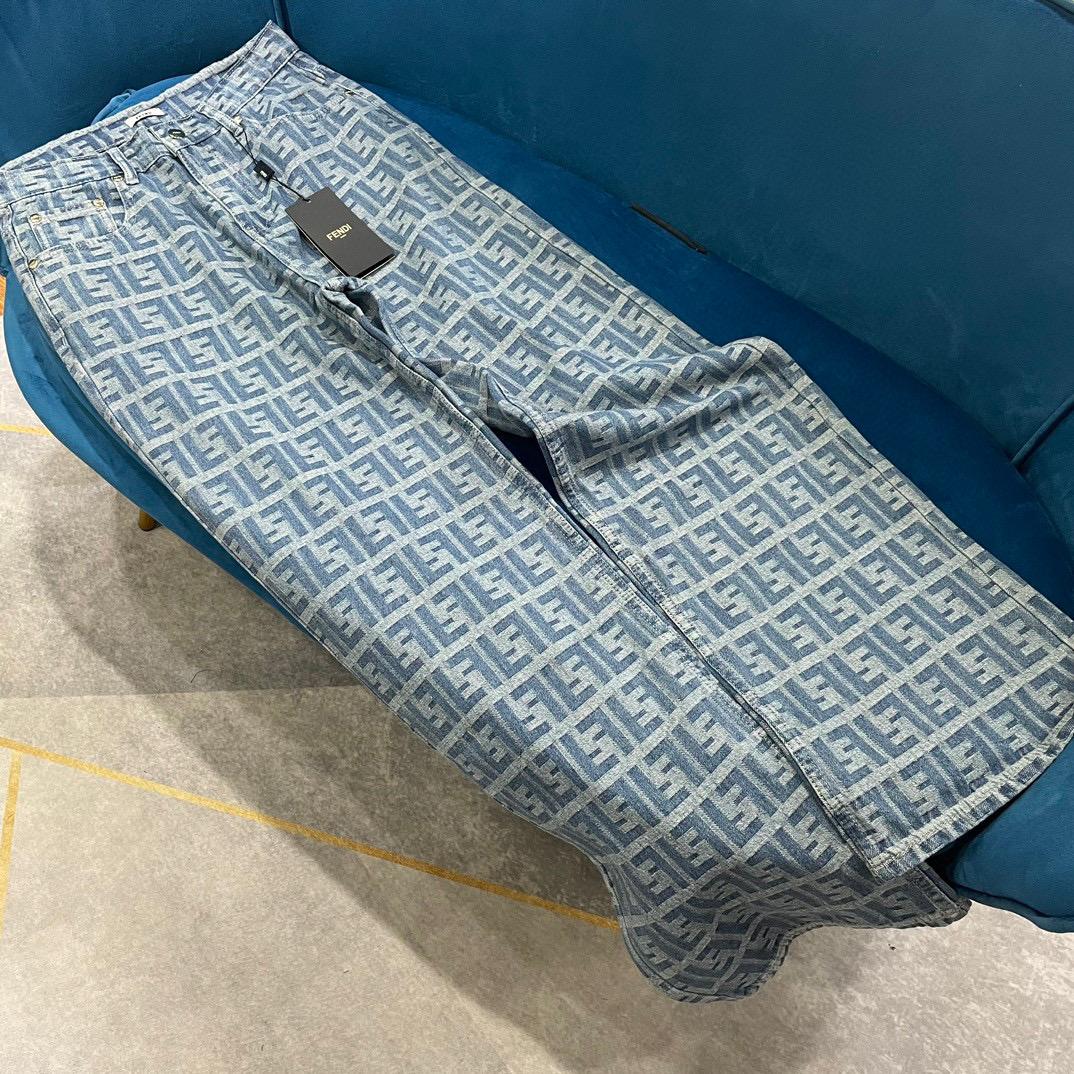 Джинсы Fendi