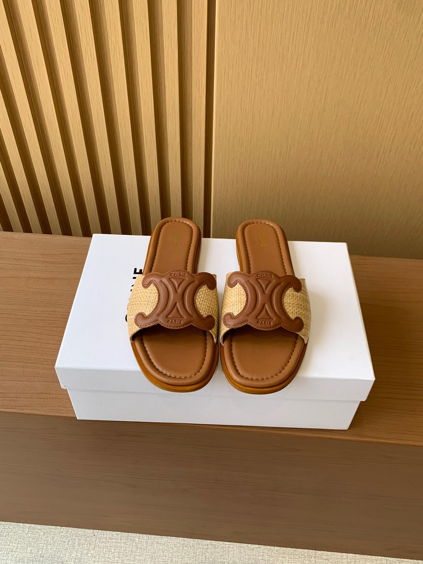 Шлёпанцы Celine