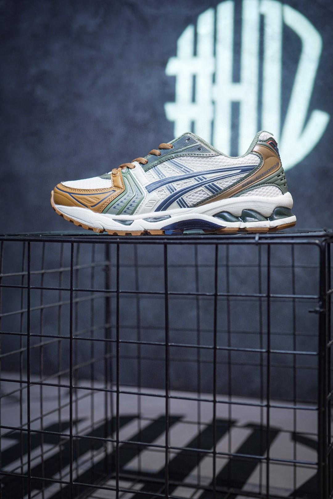 Кроссовки Asics