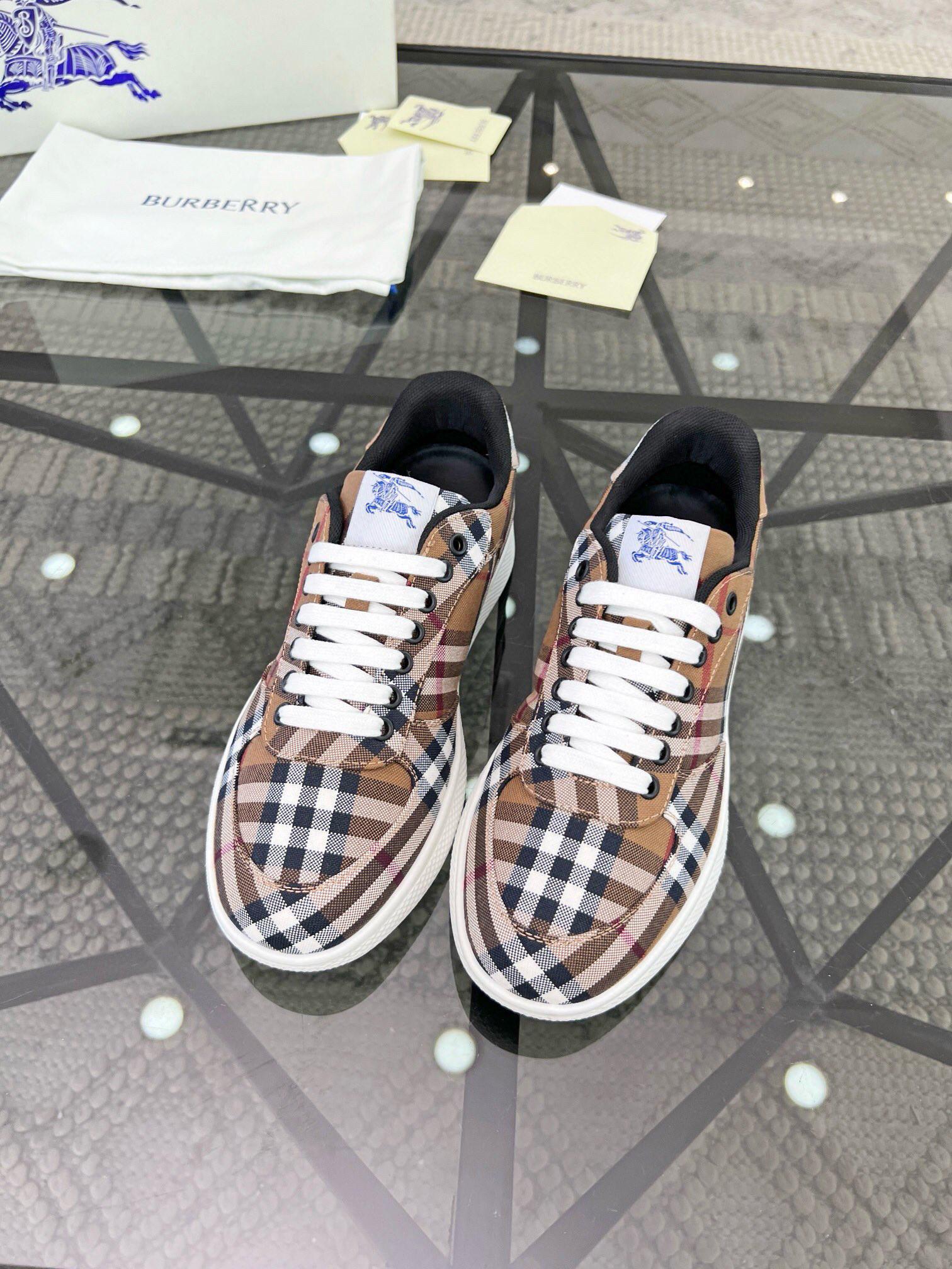 Кроссовки Burberry 