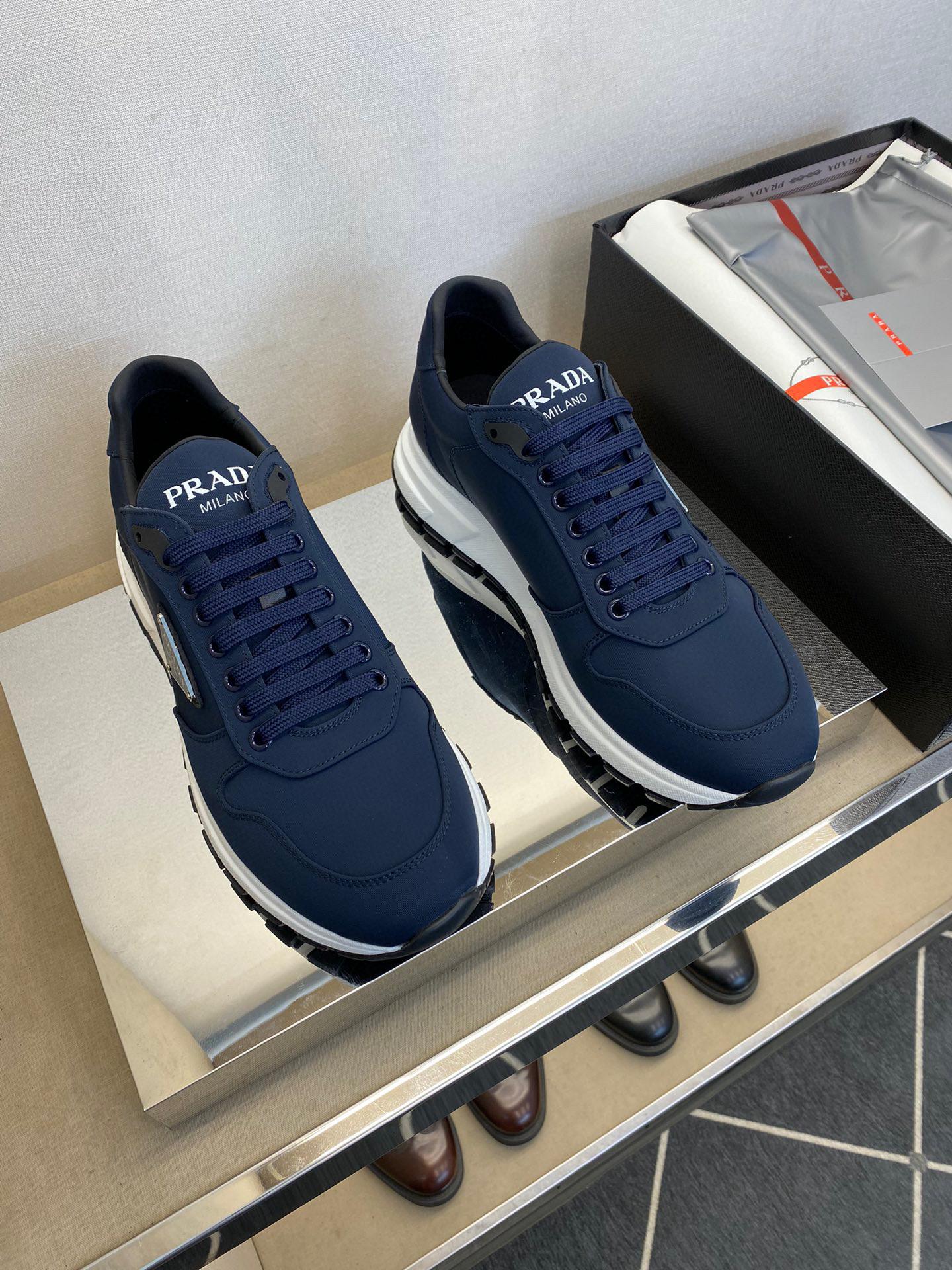 Кроссовки Prada