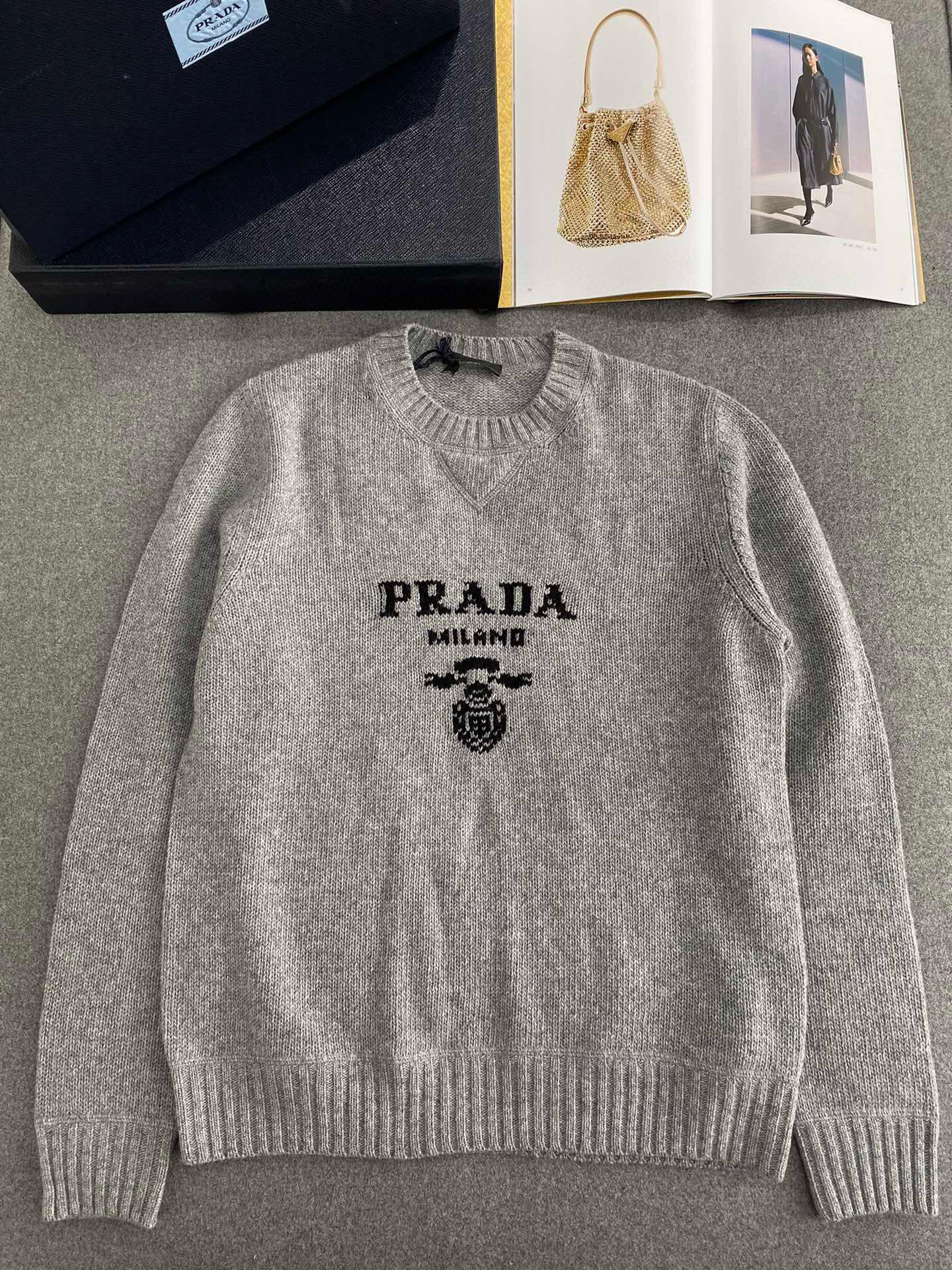 Кофта Prada 