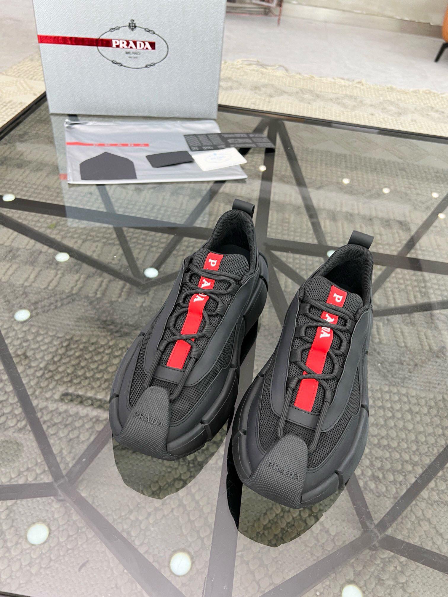 Кроссовки Prada