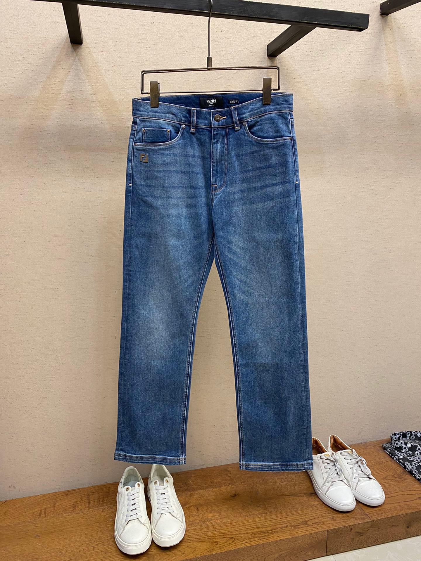 Джинсы Versace 