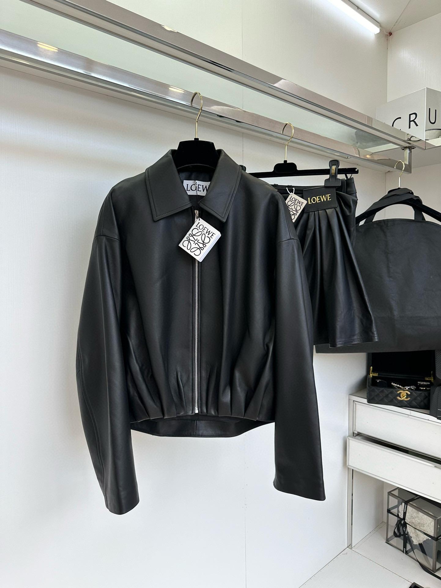 Кожаная куртка Loewe