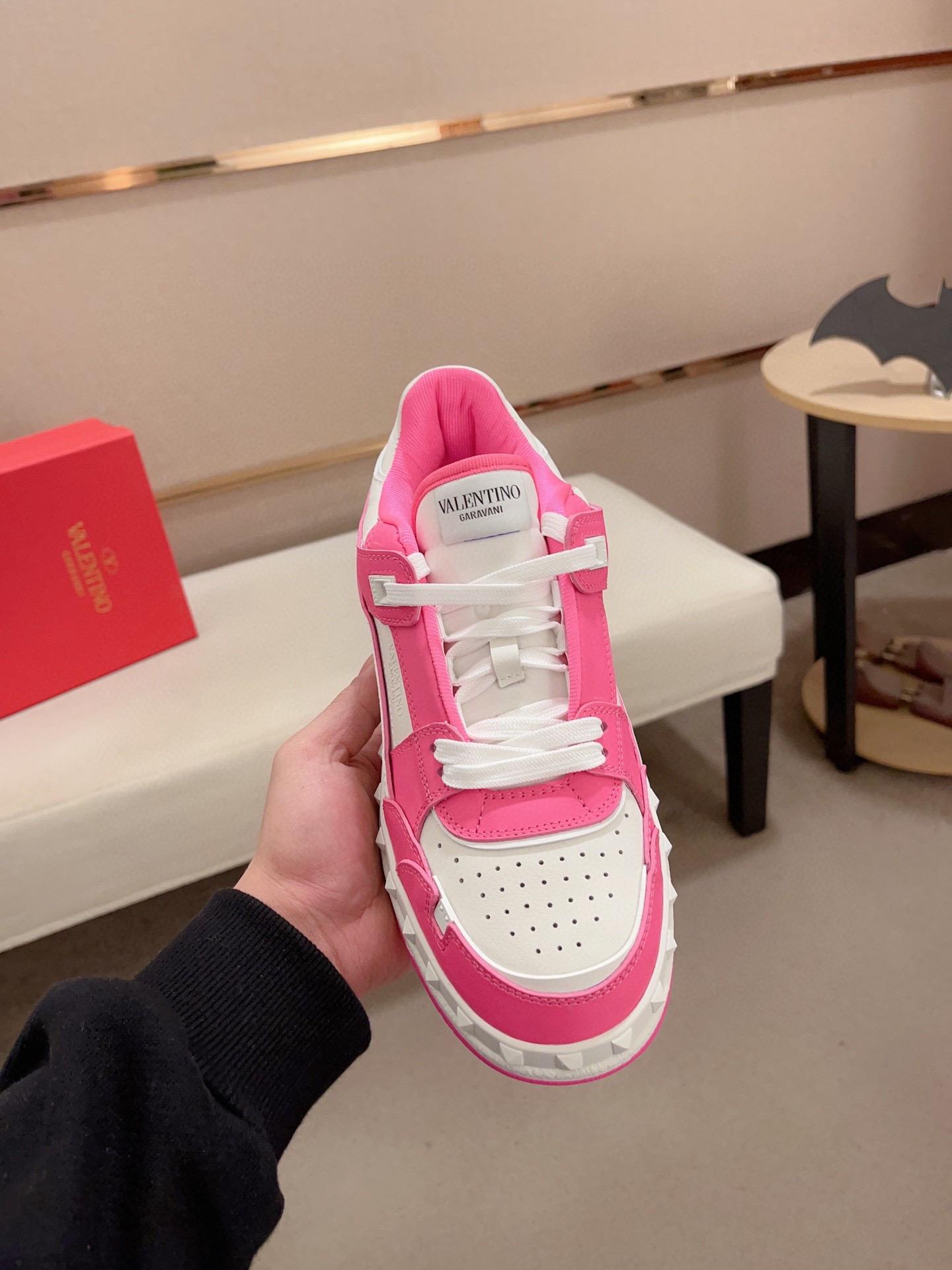 Кроссовки Valentino