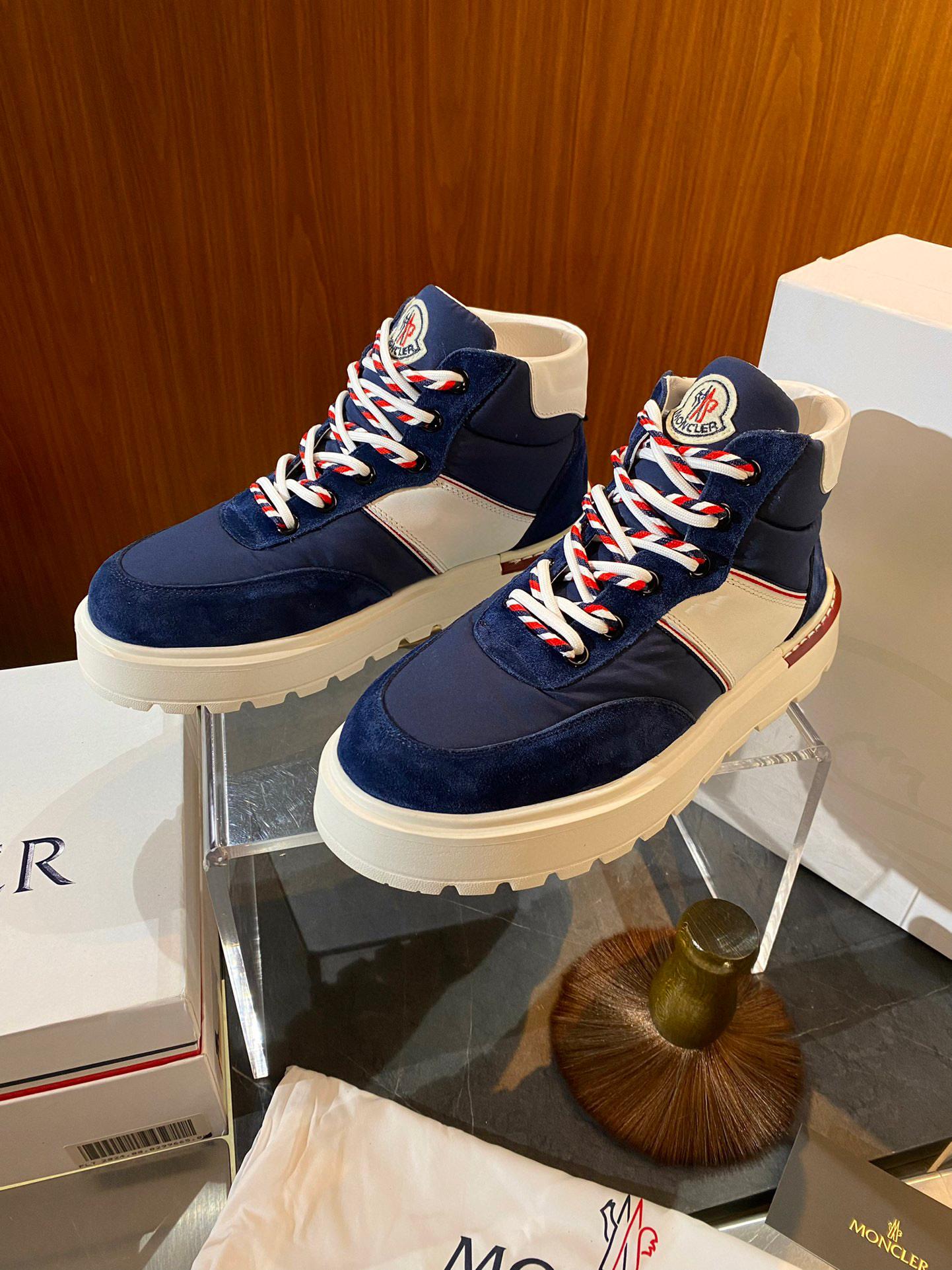 Зимние ботинки Moncler 