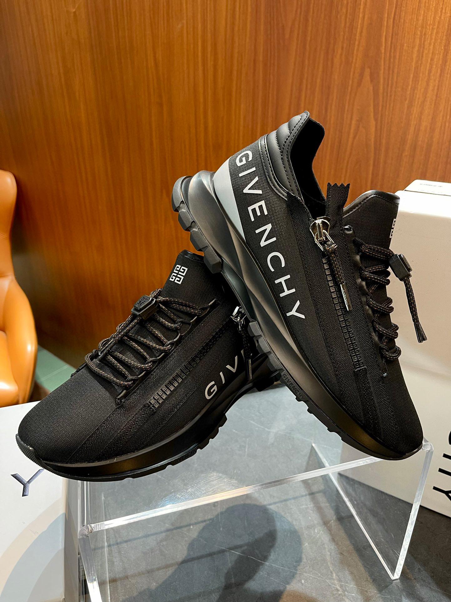 Кроссовки Givenchy 