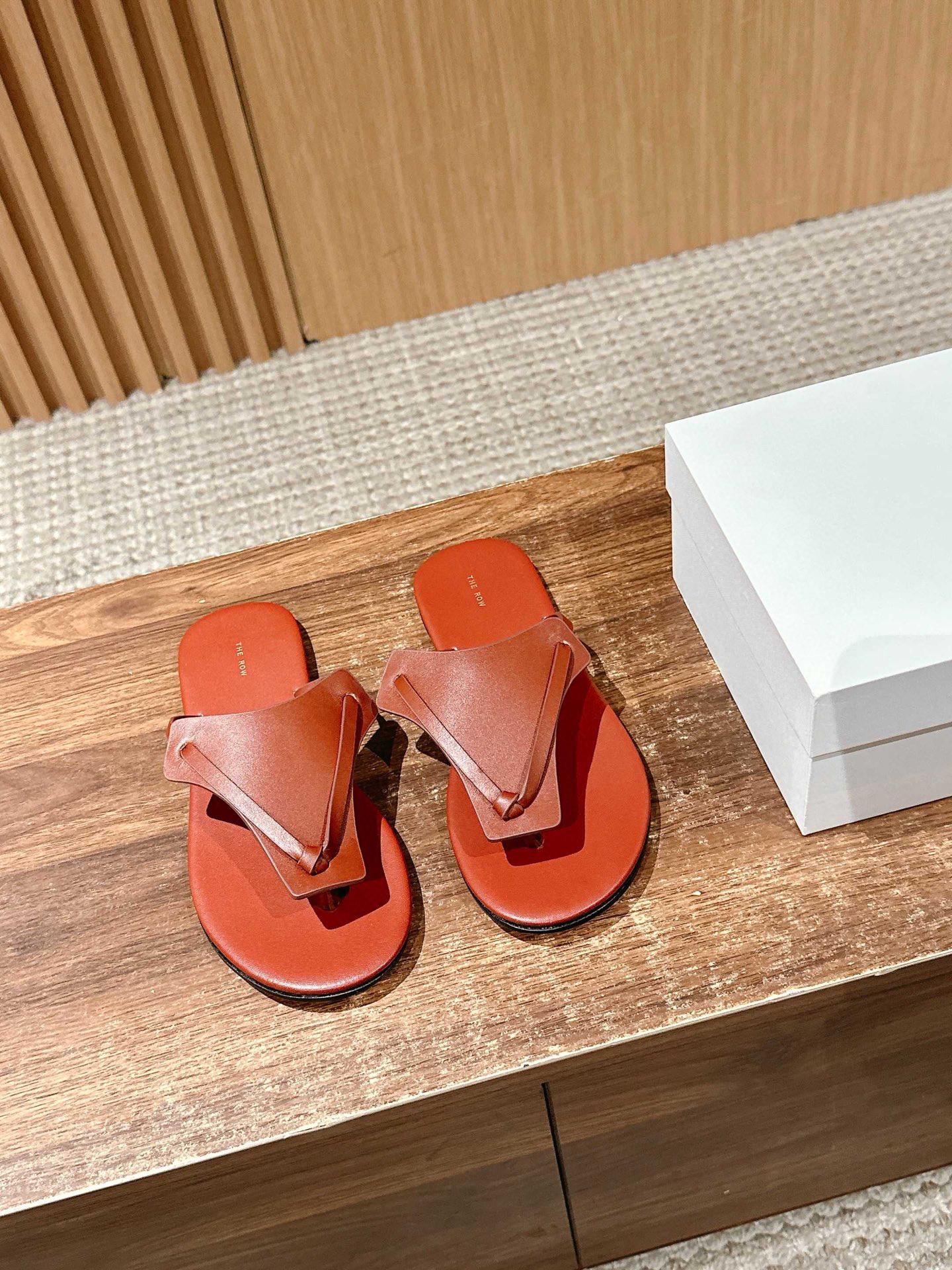 Шлёпанцы The Row