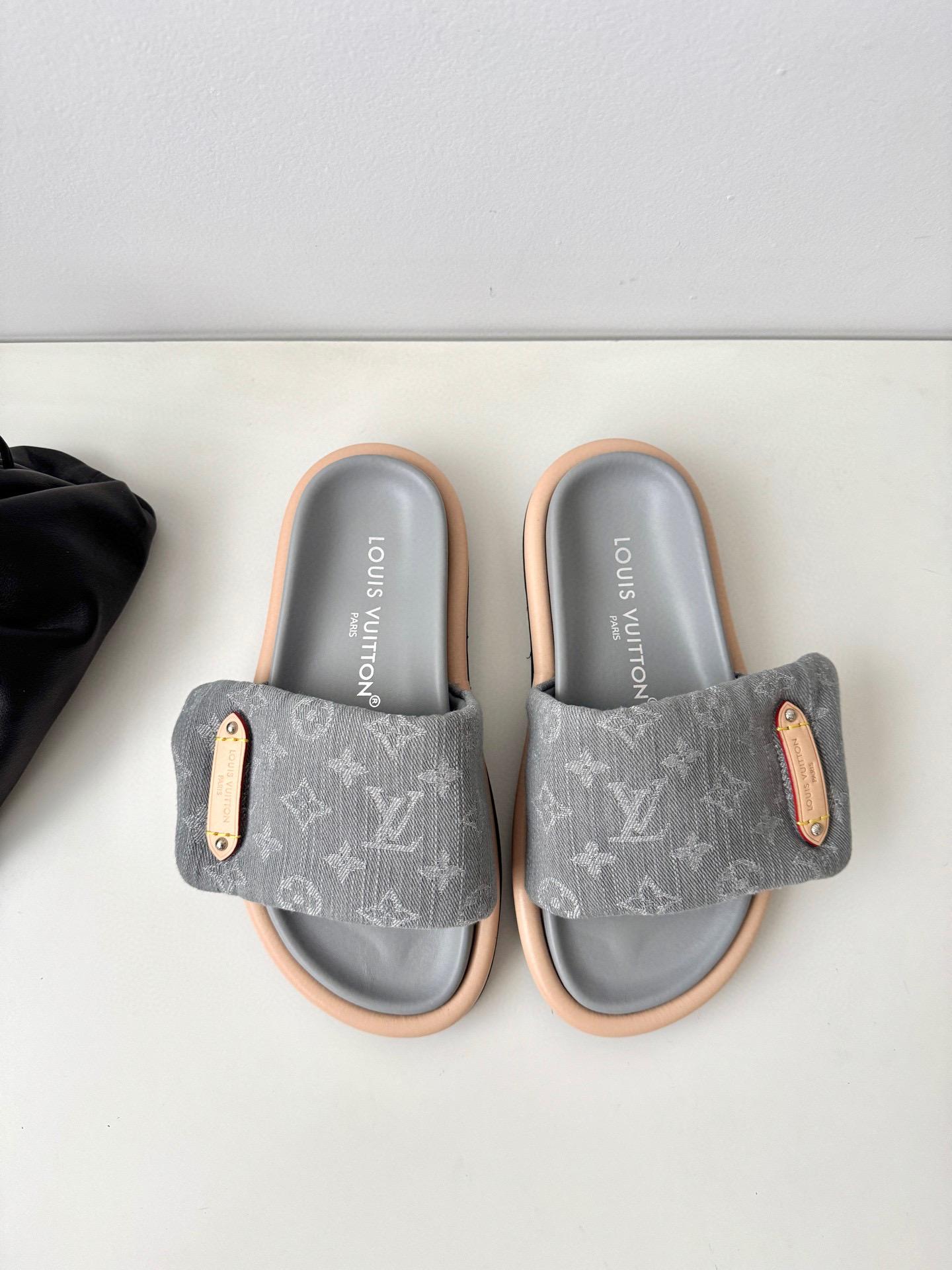 Шлёпанцы Louis Vuitton 