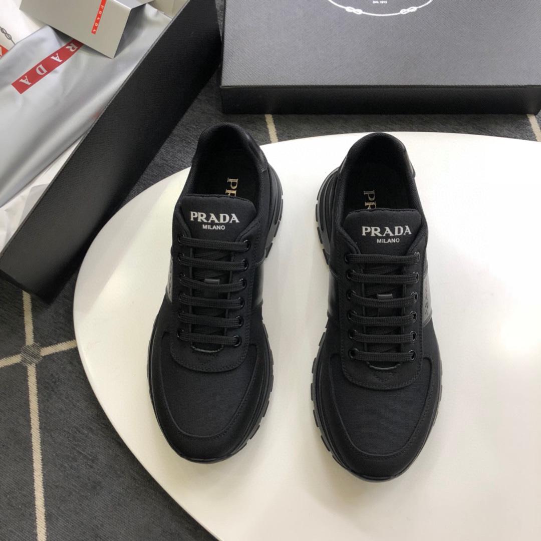 Кроссовки Prada