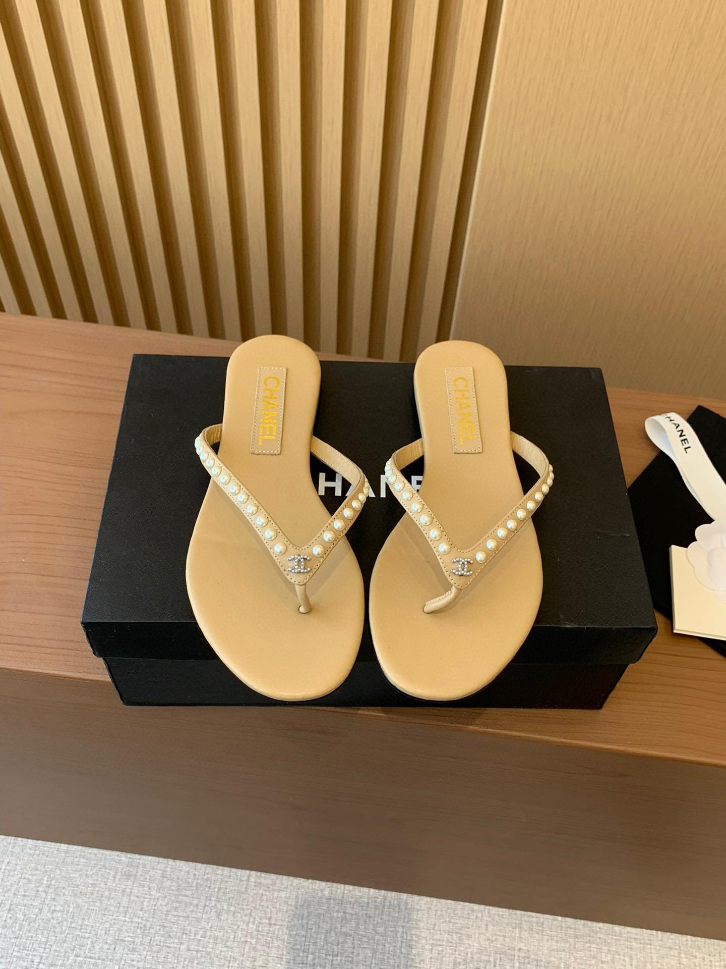 Шлёпанцы Chanel