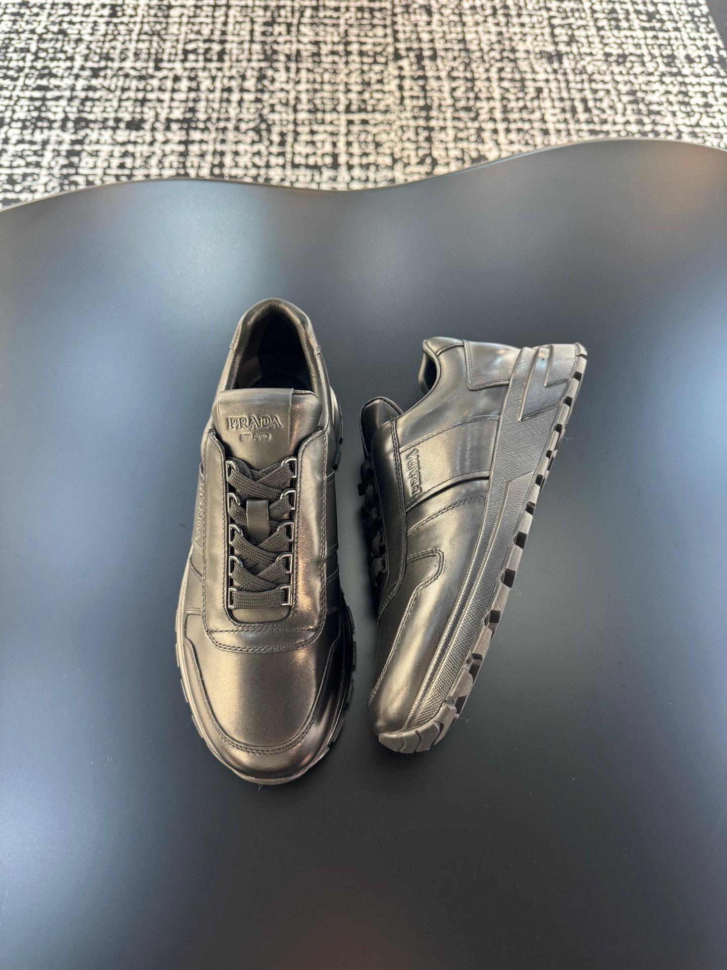 Кроссовки Prada