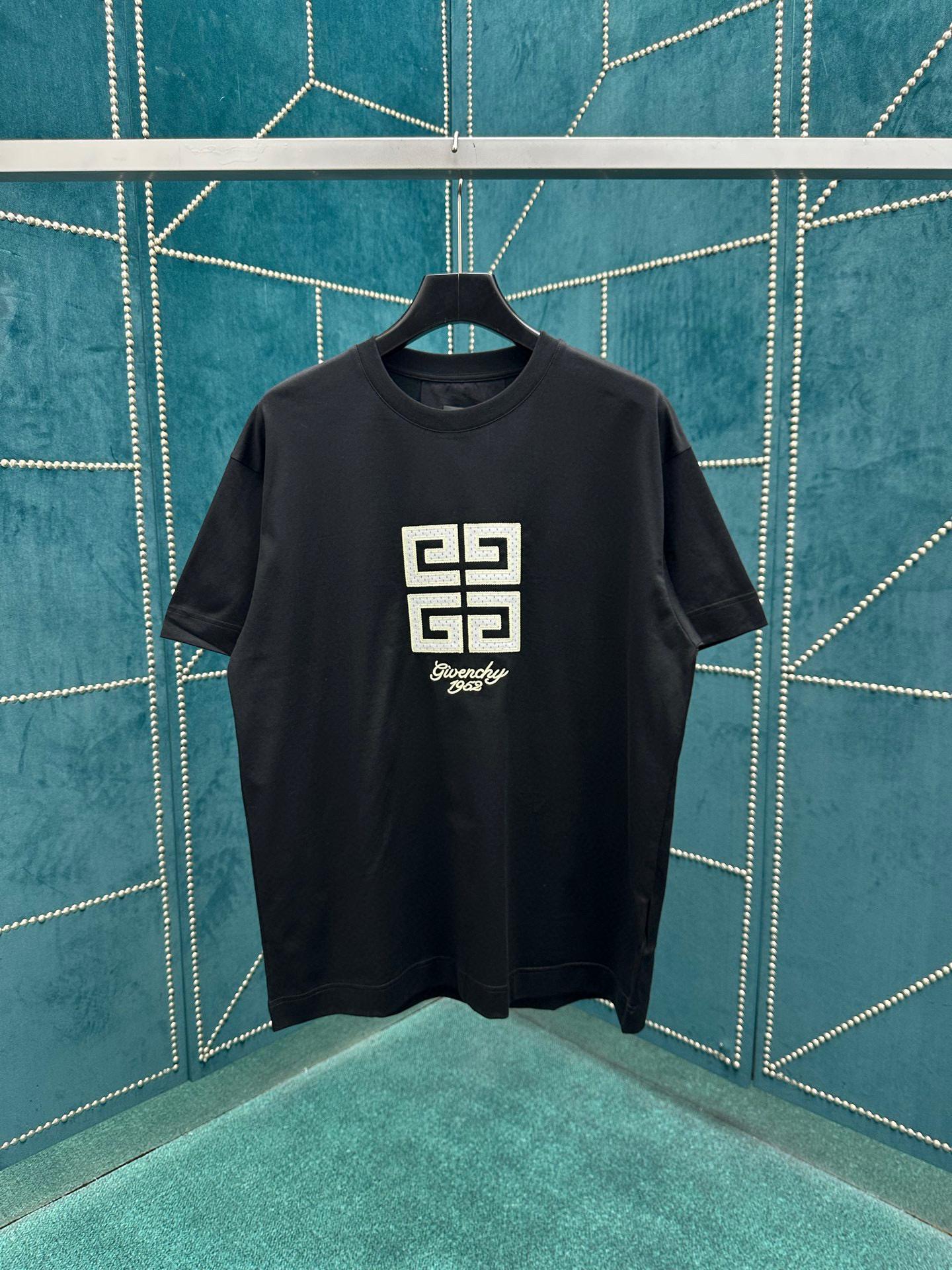 Футболка Givenchy