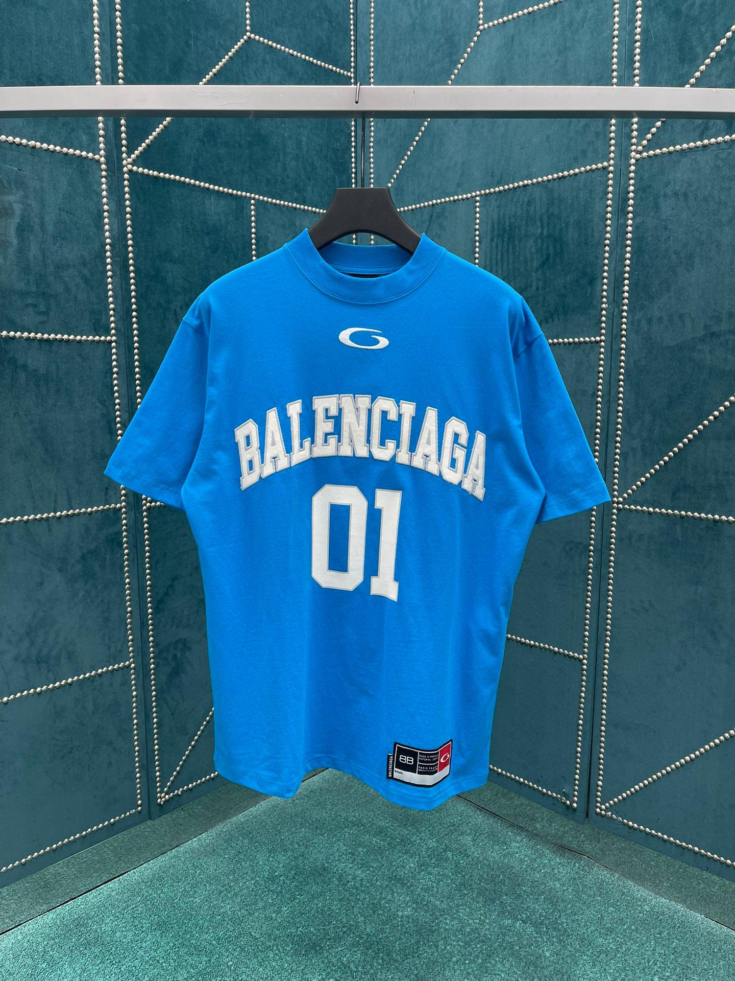 Футболка Balenciaga 