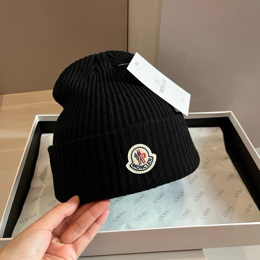 Шапка Moncler