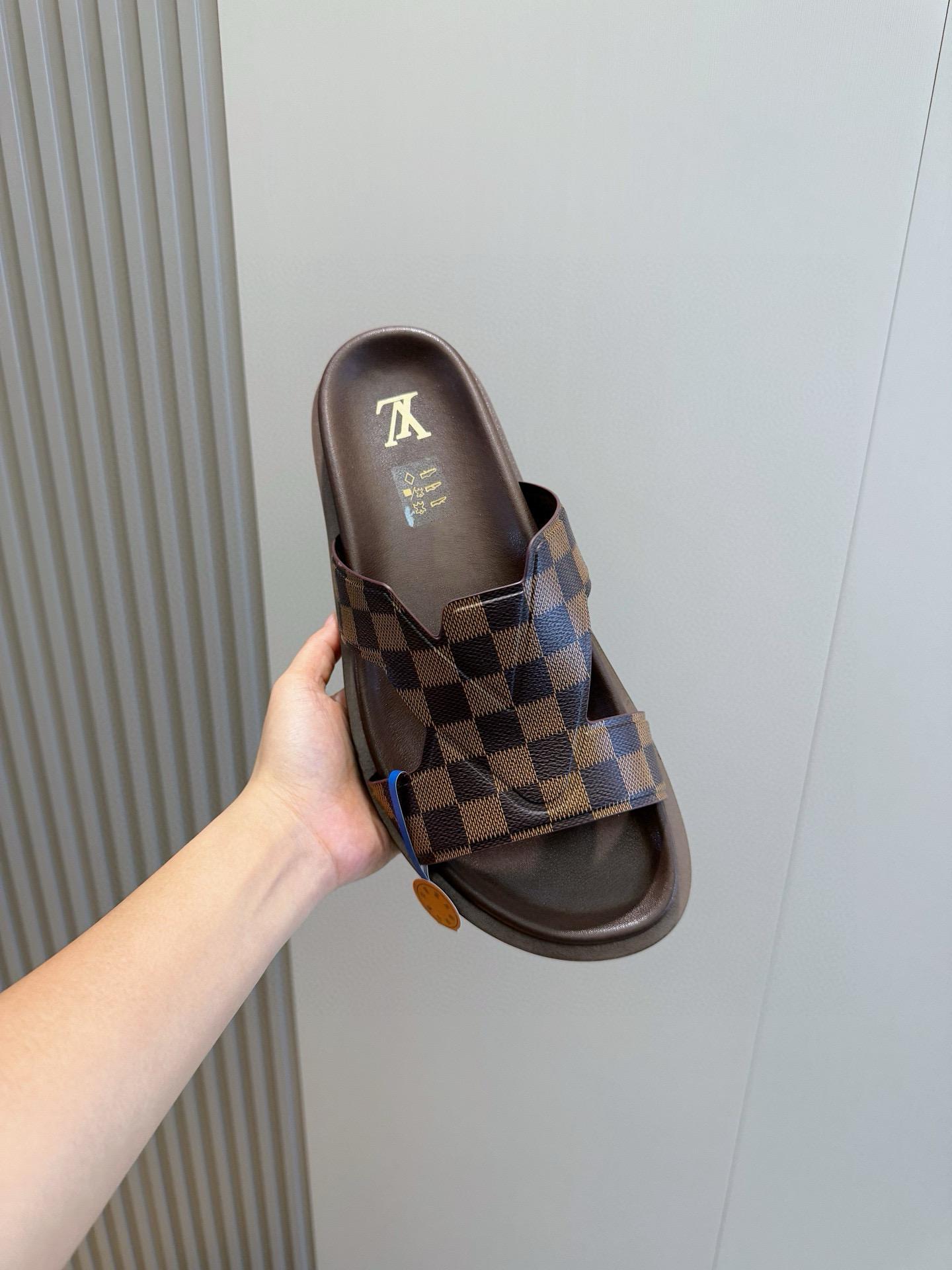 Шлепанцы Louis Vuitton 