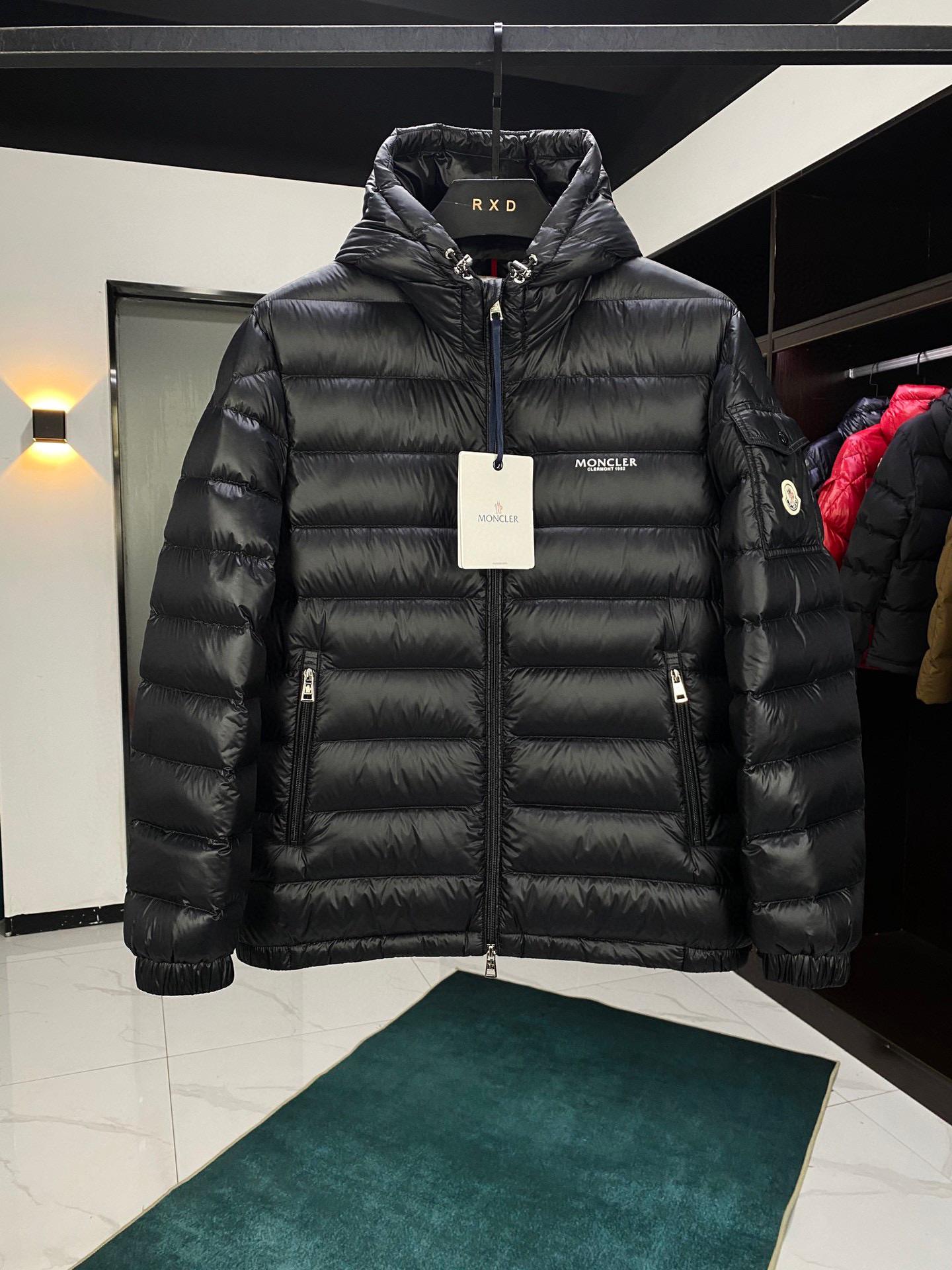 Пуховик Moncler Besines 