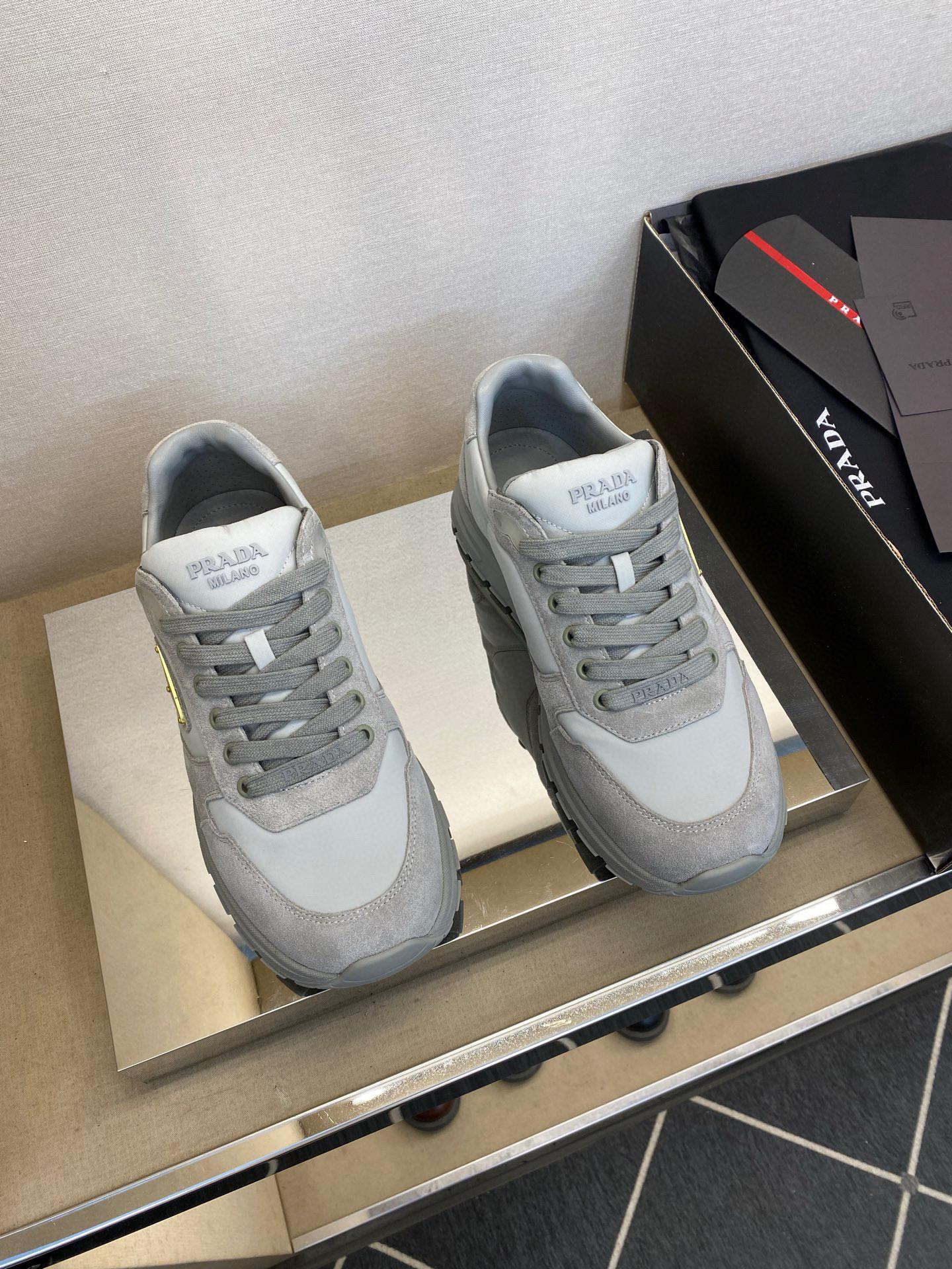 Кроссовки Prada 