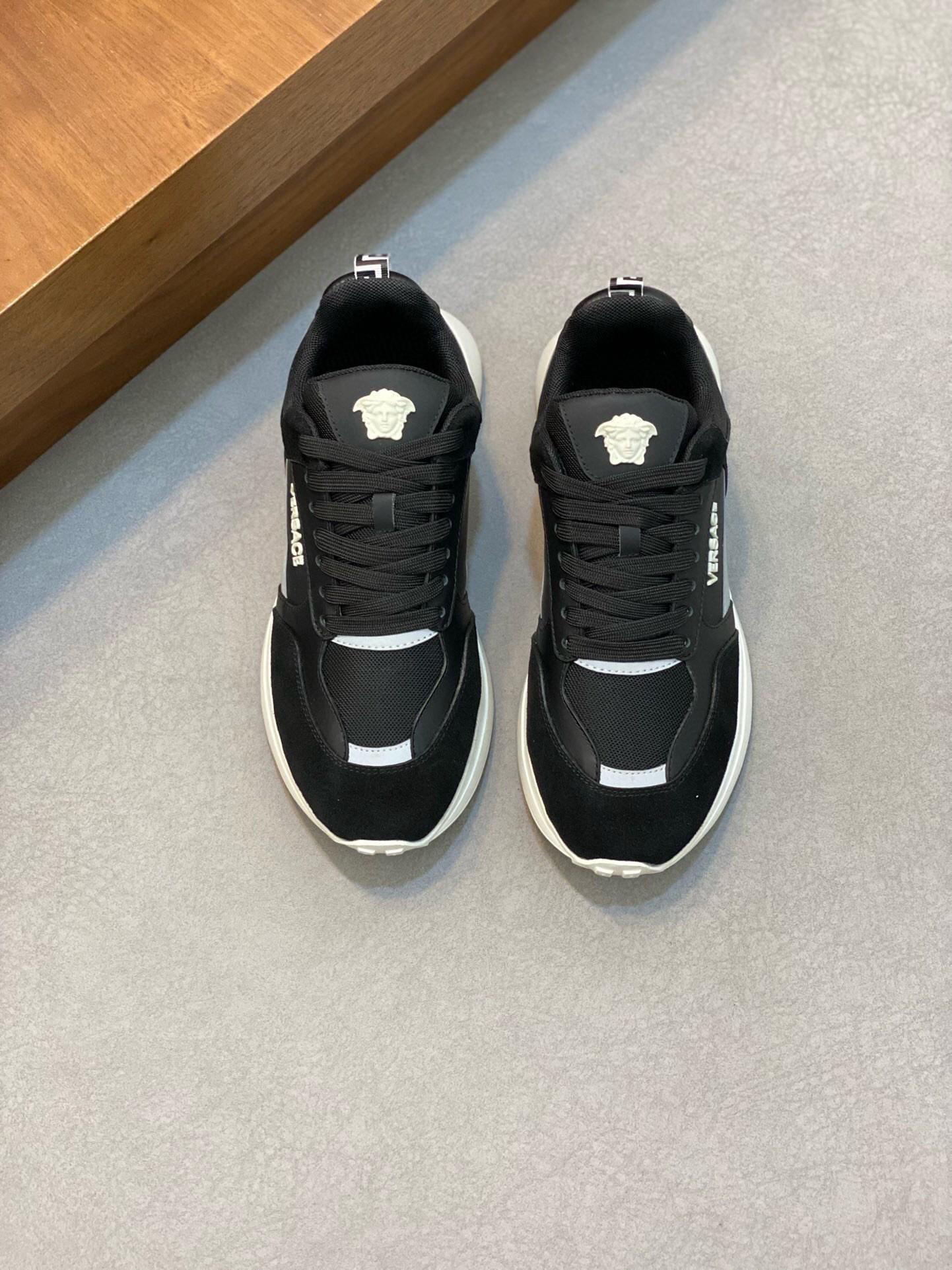 Кроссовки Versace