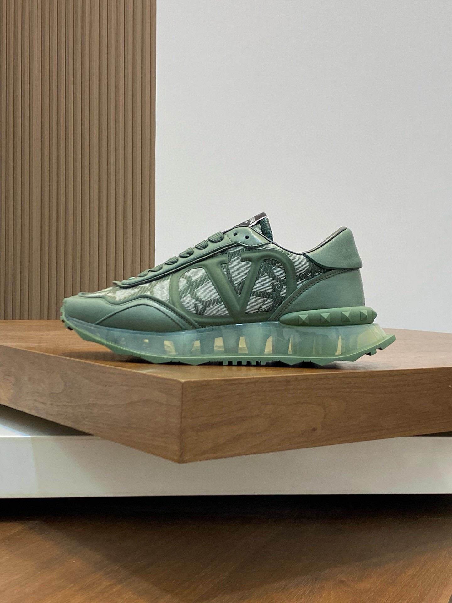 Кроссовки Valentino 