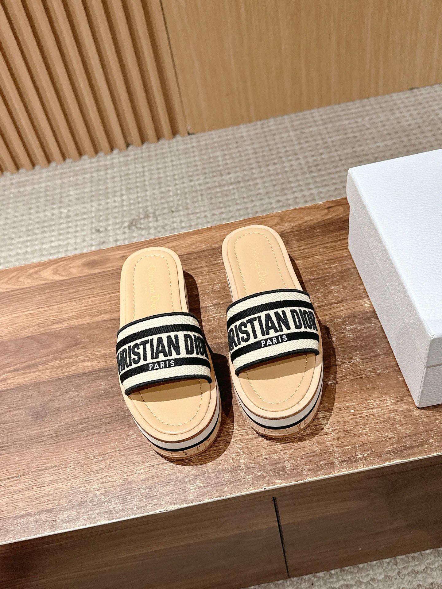 Шлёпанцы Dior