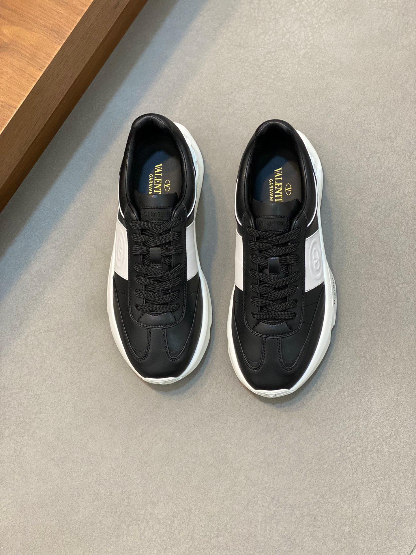 Кроссовки Valentino 