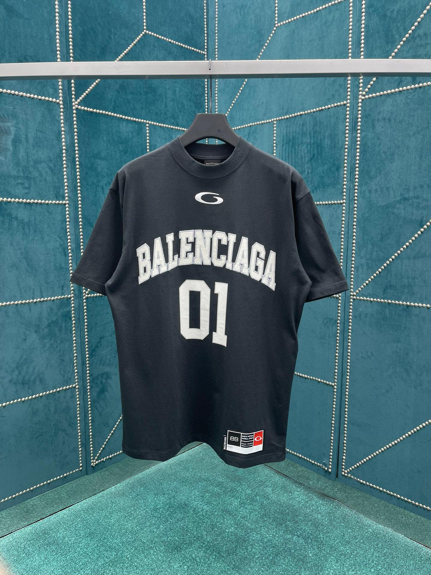 Футболка Balenciaga   
