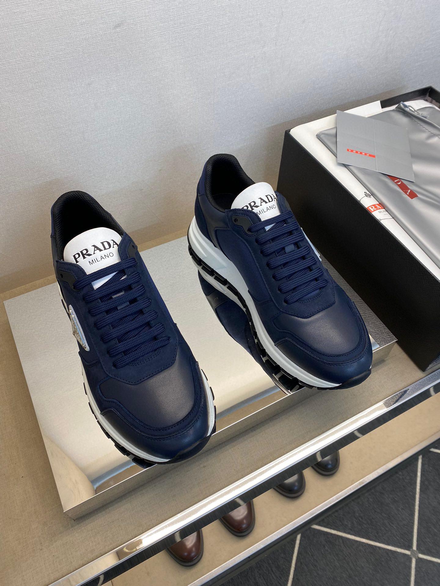 Кроссовки Prada