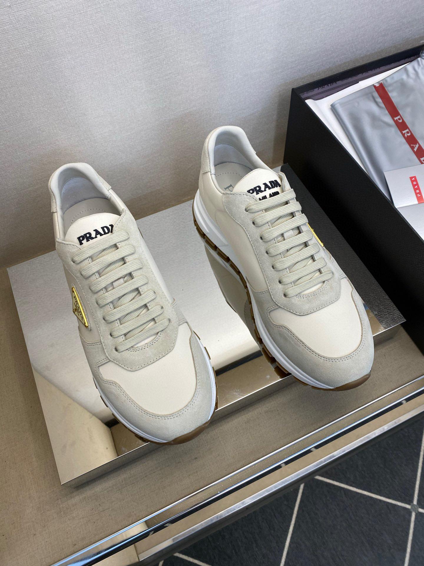 Кроссовки Prada