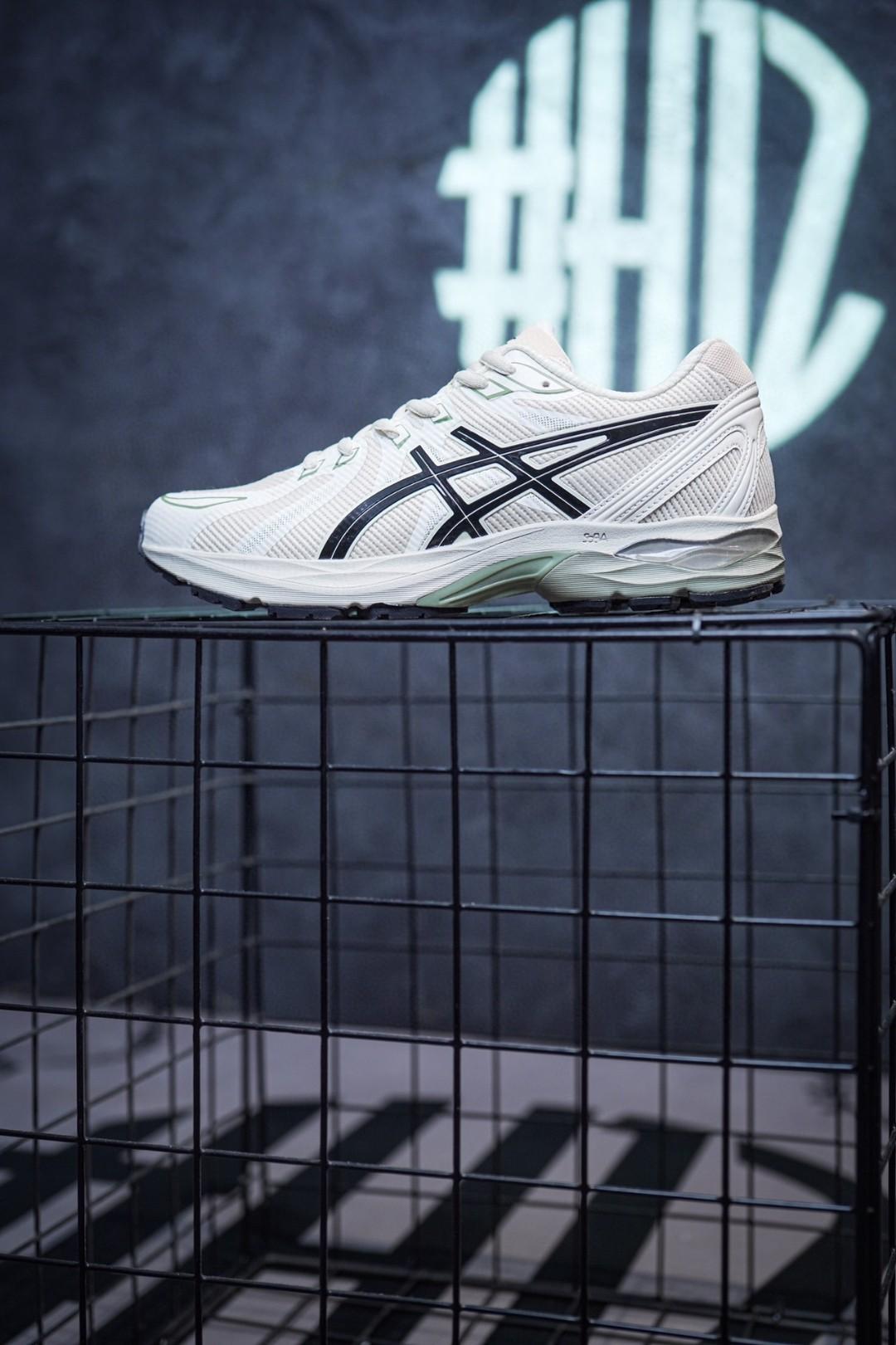 Кроссовки Asics