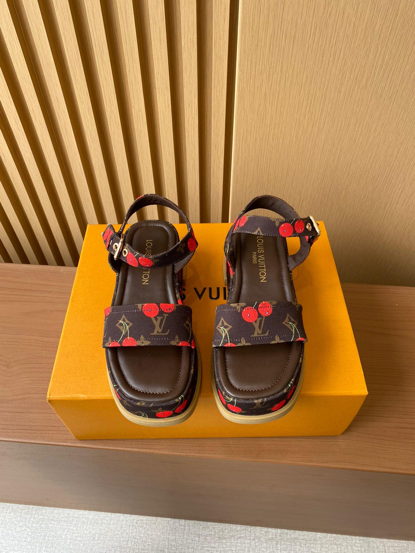 Сандали Louis Vuitton 