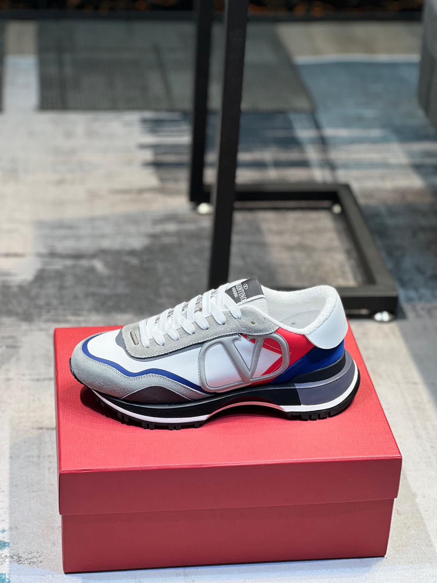 Кроссовки Valentino 