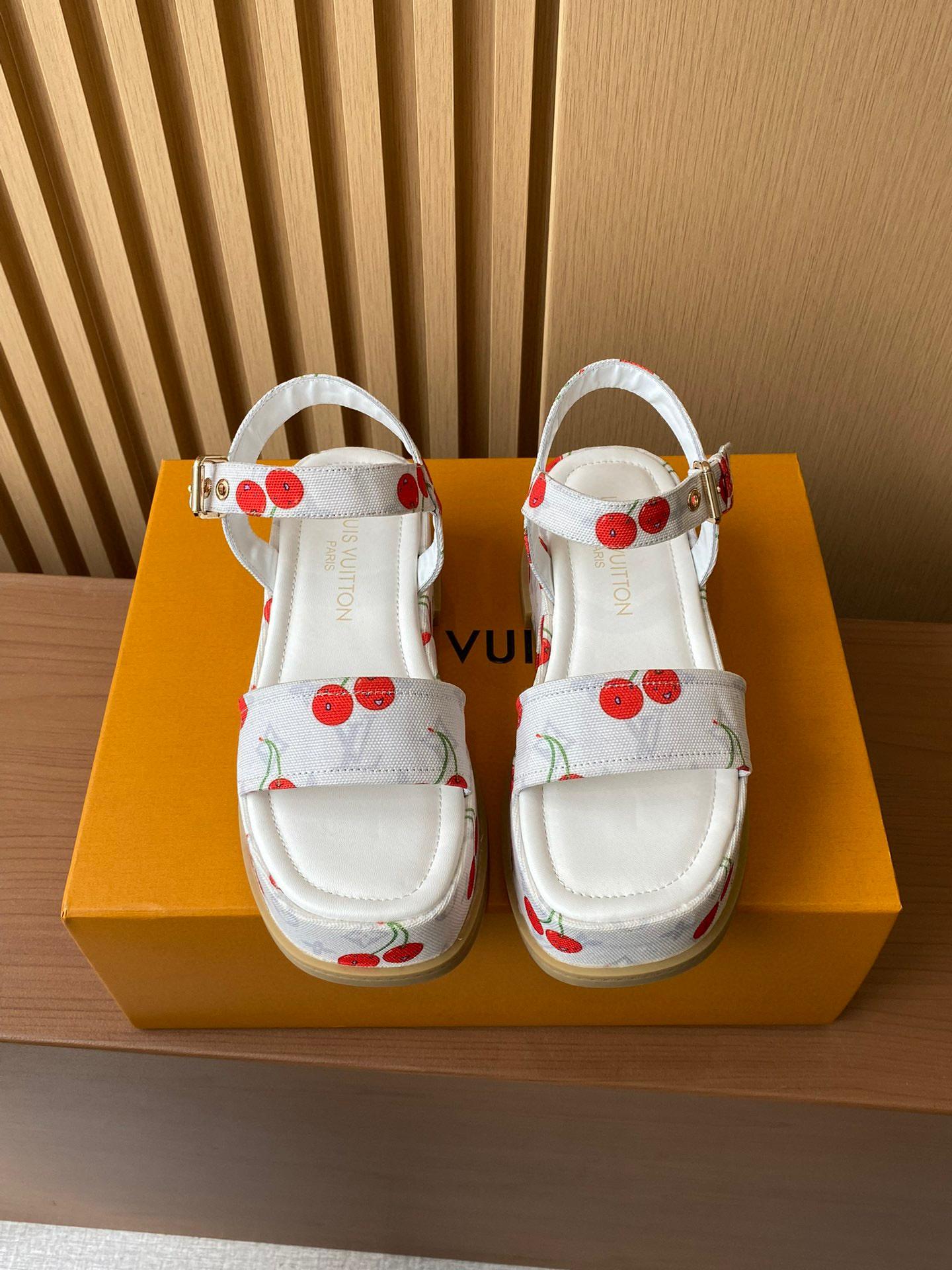 Сандали Louis Vuitton 