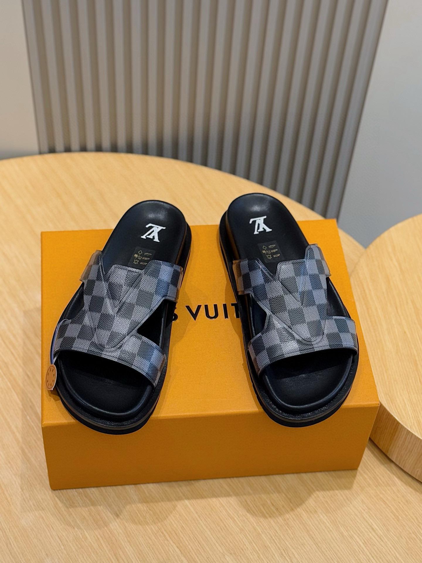 Шлепанцы Louis Vuitton 