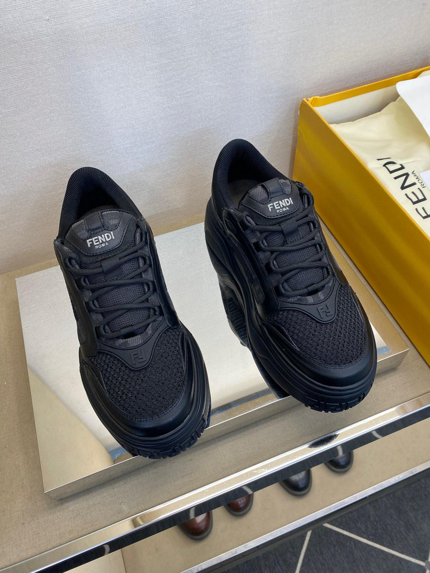 Кроссовки Fendi