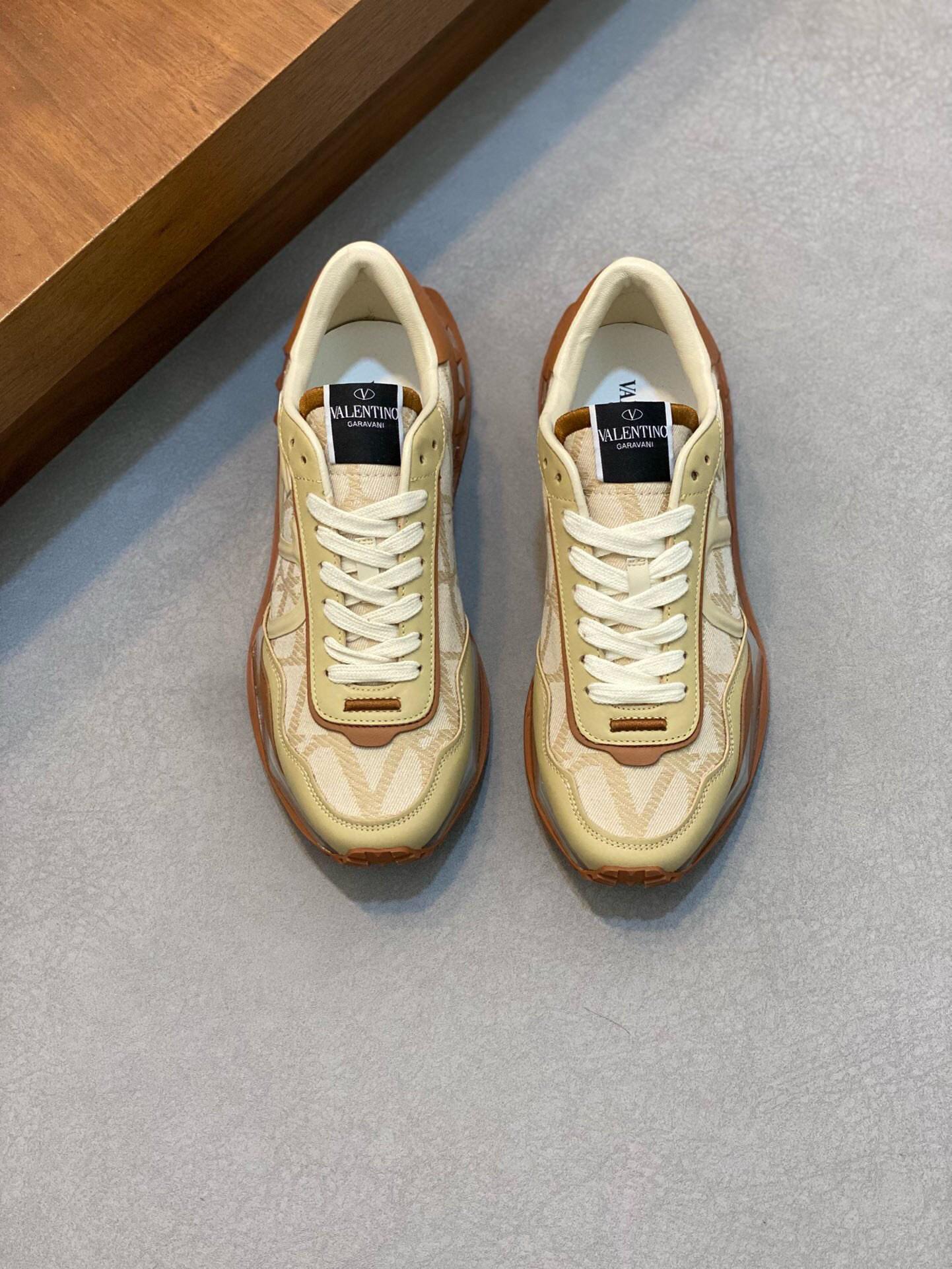 Кроссовки Valentino 