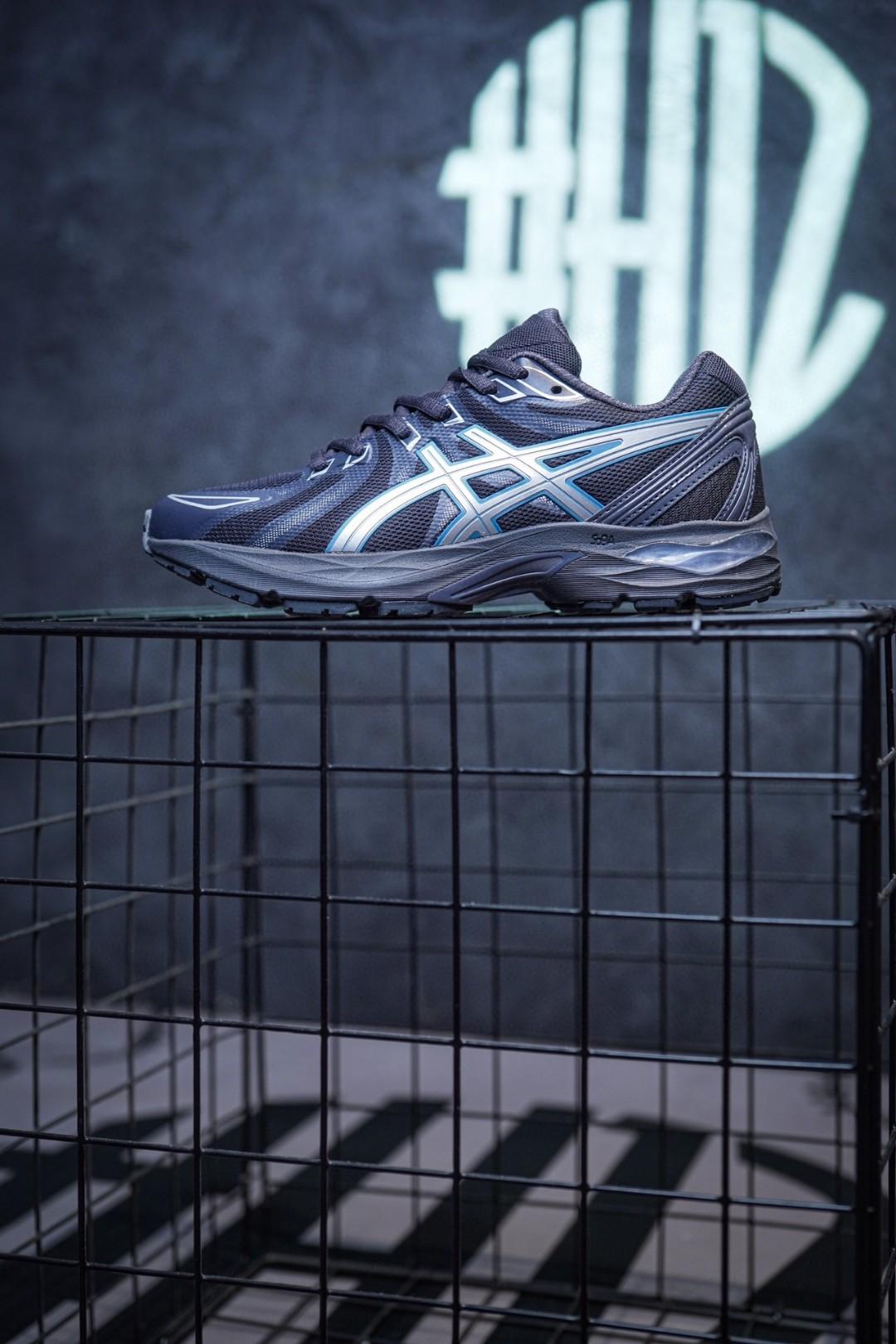 Кроссовки Asics