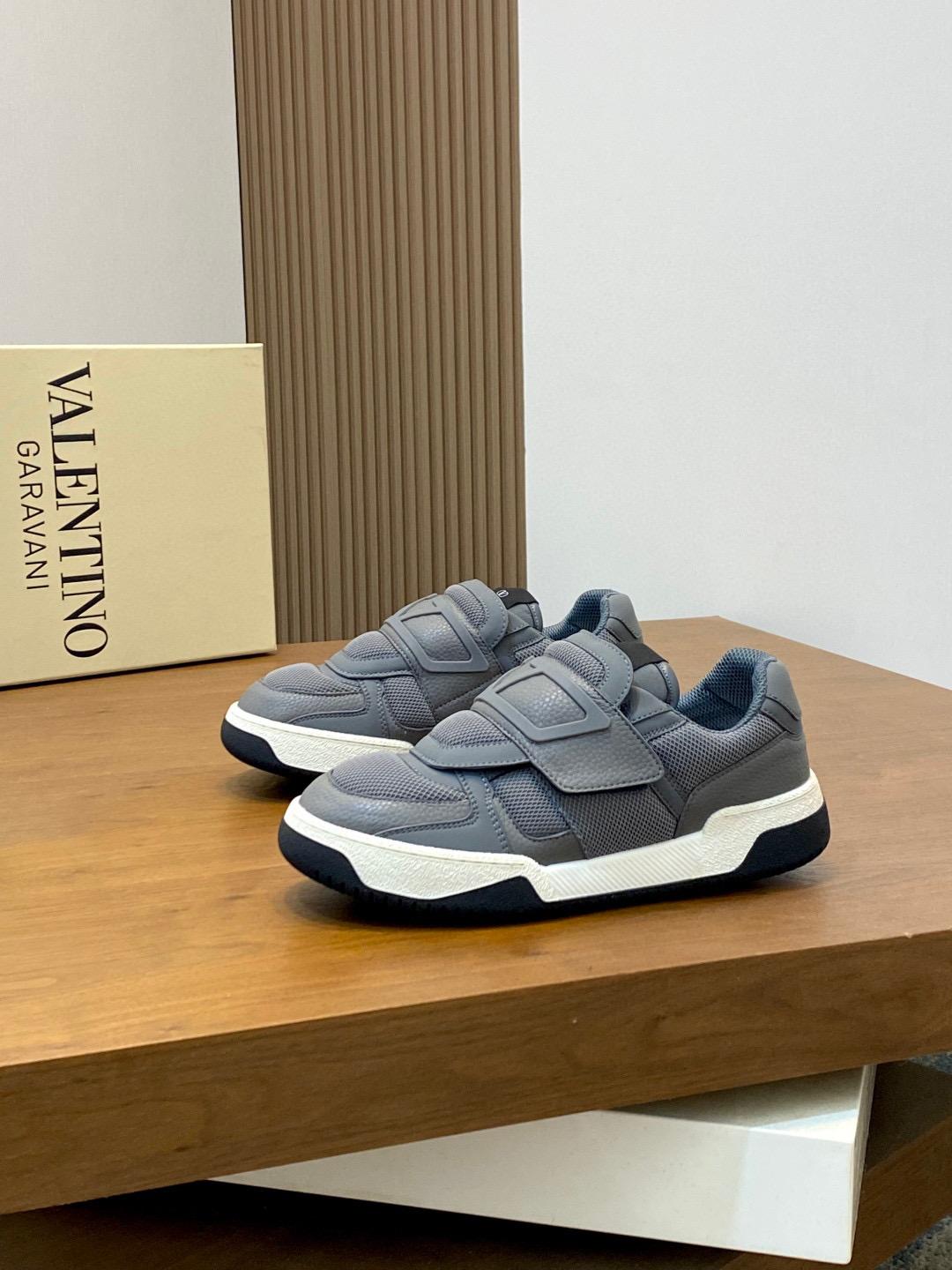 Кроссовки Valentino 