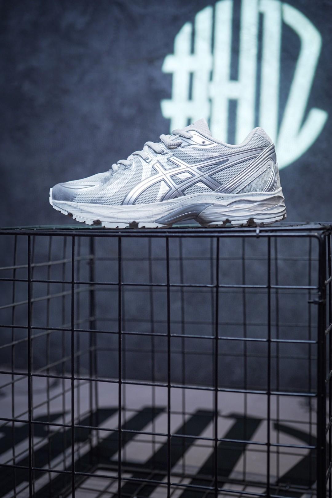 Кроссовки Asics