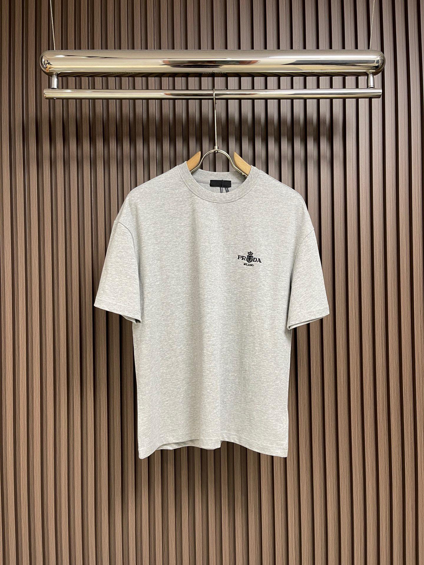 Футболка Prada