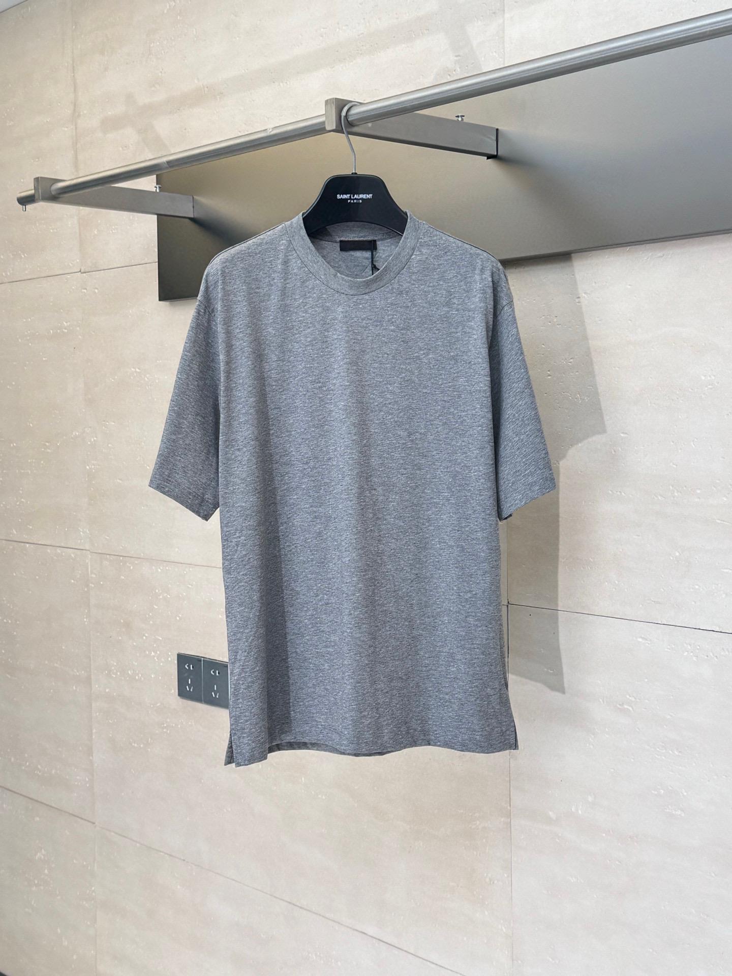 Футболка Prada